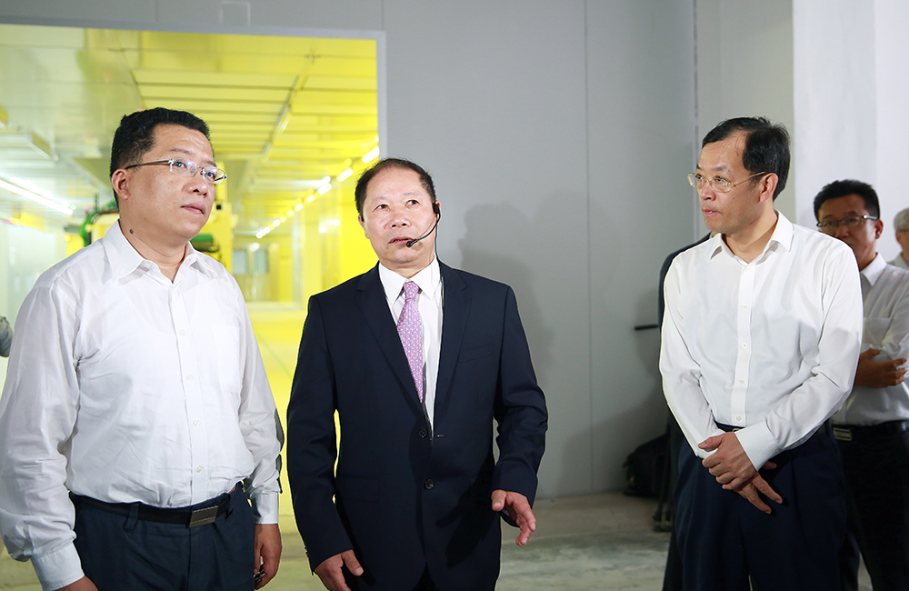 市长丁纯天宁区区委书记宋建伟参观软讯百级曝光工段